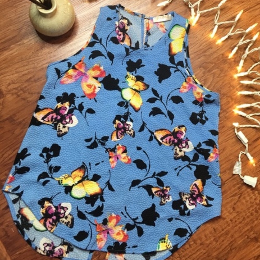 CLOSET CLEAN OUT - Sleeveless Top/Split Back